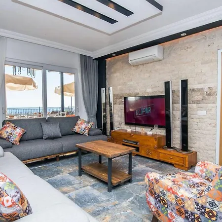 Akbel 4 Bedroom - 5703 カルカン
